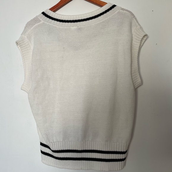 Medium Vest - Picture 2 of 4